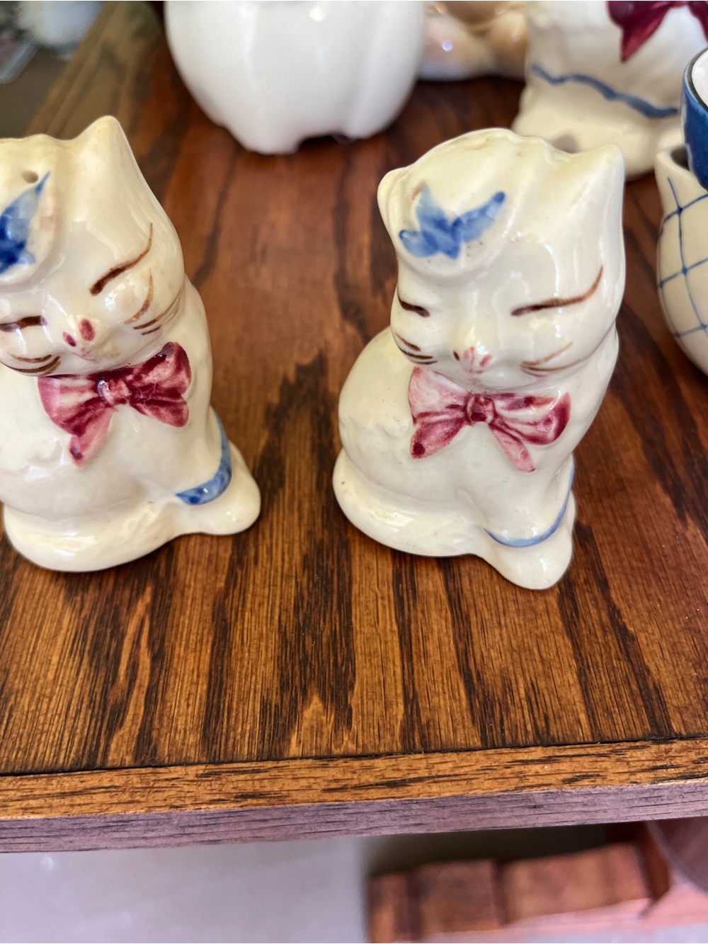 Shawnee Puss n Boots Salt and Pepper Shakers excellent no chips cork is in tact